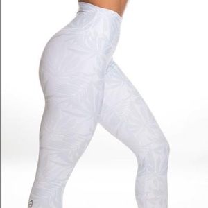 SOLD P’tula Desa'ree II Swift Legging